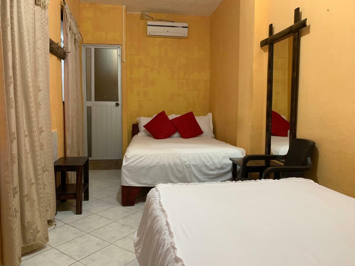 Hotel La Barca Atacames Esterno foto